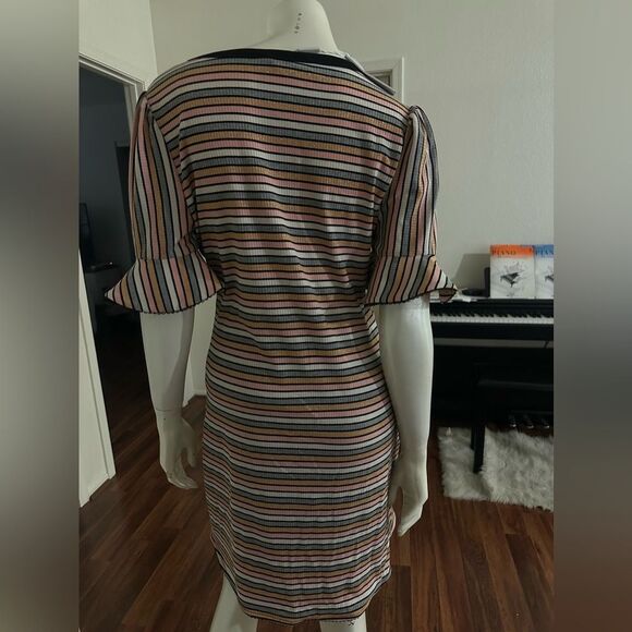 ELLIATT Womens Winona Dress Size Medium
Multistripe Metallic - Picture 4 of 10